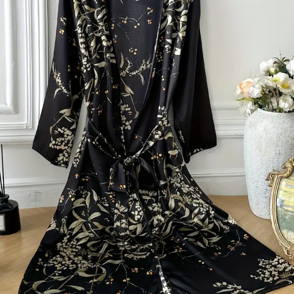 Beautiful satin robe - last one! - Picture 7 of 9